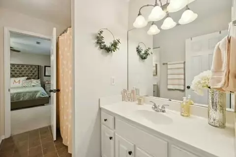 Bath - 1403 Cree Ct, Murfreesboro, TN 37129 photo 4 of 5