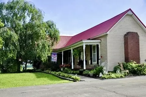 404 S Church St, Adams, TN 37010