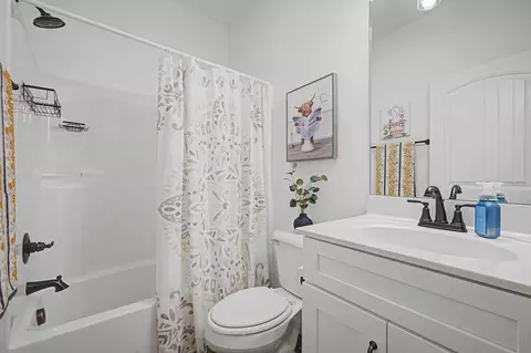 Bath - 732 Lucas Rd, Dickson, TN 37055 photo 3 of 4