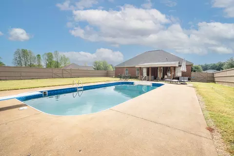52 Braden Cv, Rogersville, AL 35652