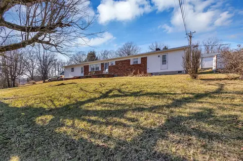 1900 N Hill Dr, Tazewell, TN 37879