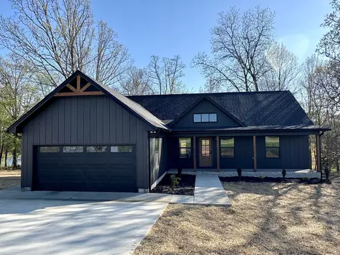 11694 W Green Hill Rd, Smithville, TN 37166