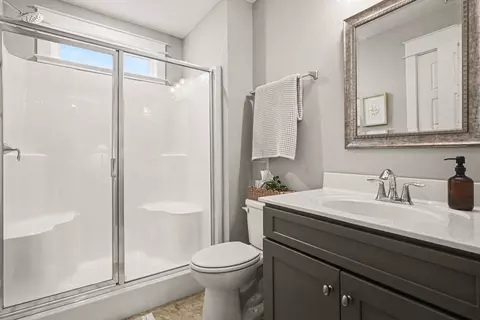 Bath - 700 Beamon Dr, Franklin, TN 37064 photo 2 of 3