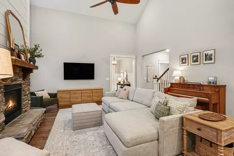 Living - 700 Beamon Dr, Franklin, TN 37064 photo 2 of 2