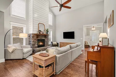 Living - 700 Beamon Dr, Franklin, TN 37064 photo 1 of 2