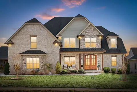 104 Beechcrest Ct, Clarksville, TN 37043