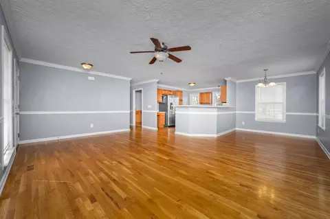 Living - 3227 Westbrook Dr, Murfreesboro, TN 37130 photo 4 of 4