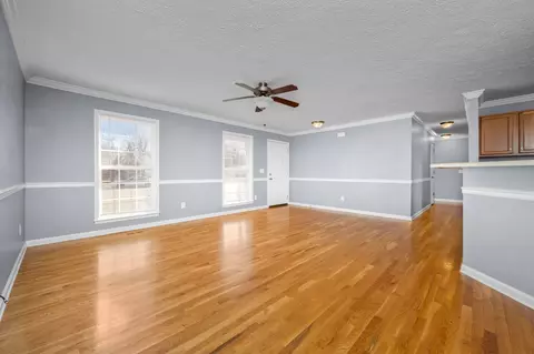Living - 3227 Westbrook Dr, Murfreesboro, TN 37130 photo 3 of 4