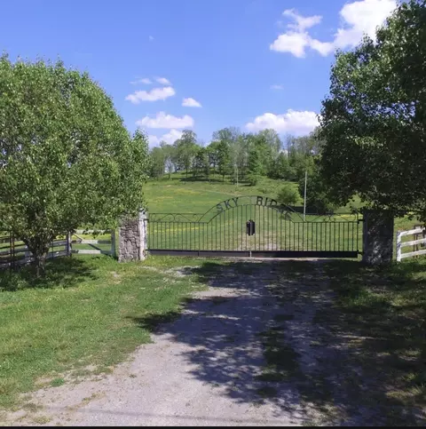 1221 Skyridge Ln, Wartrace, TN 37183
