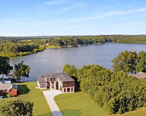613 Waters Edge Dr, Estill Springs, TN 37330