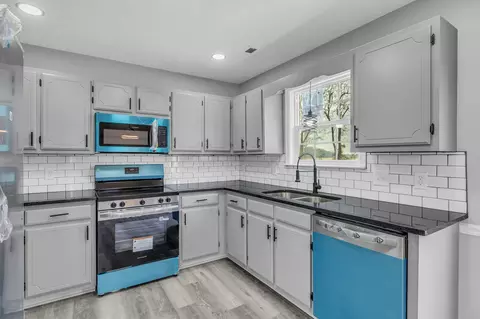 Kitchen - 132 Trailside Dr, Murfreesboro, TN 37130 photo 2 of 3