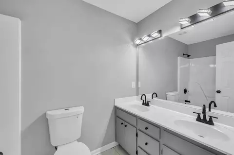 Bath - 132 Trailside Dr, Murfreesboro, TN 37130 photo 1 of 2