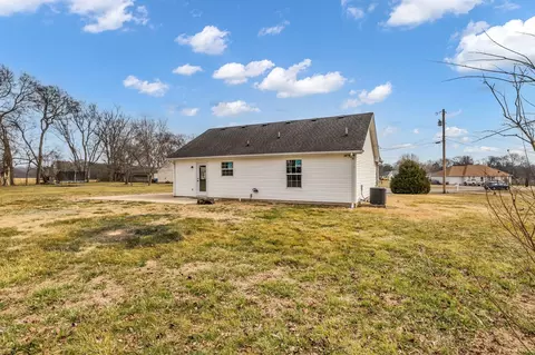Exterior - 132 Trailside Dr, Murfreesboro, TN 37130 photo 5 of 6