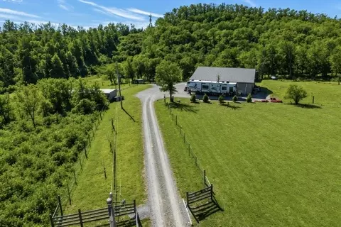 325 Freeman Ln, Hartsville, TN 37074