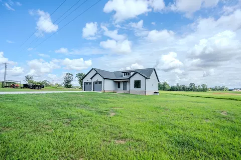 Exterior - 176 Beartown Rd, Loretto, TN 38469 photo 5 of 8