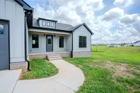 Exterior - 176 Beartown Rd, Loretto, TN 38469 photo 6 of 8