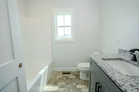 Bath - 176 Beartown Rd, Loretto, TN 38469 photo 2 of 7