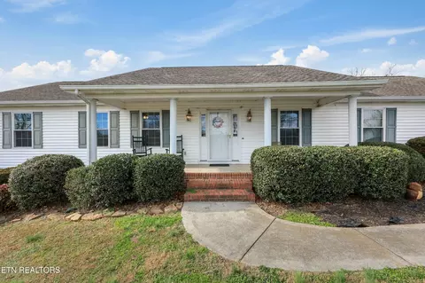 1920 Calloway Cir, Lenoir City, TN 37772