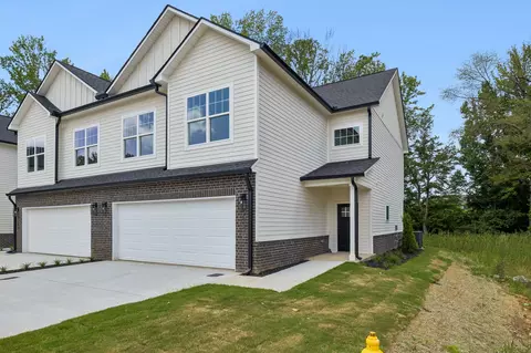 1052 Stagecoach Dr, White House, TN 37188
