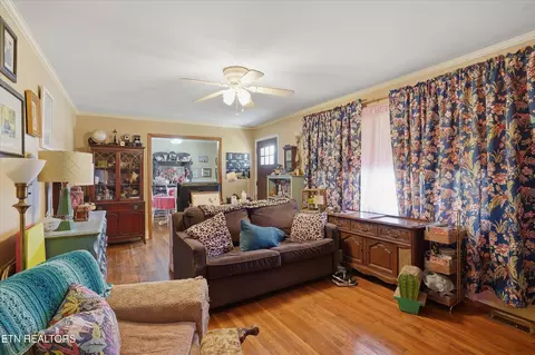 Living - 415 N 1st Ave, Baxter, TN 38544 photo 1 of 1