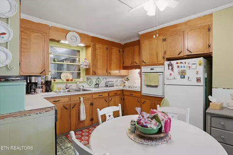 Kitchen - 415 N 1st Ave, Baxter, TN 38544 photo 2 of 4