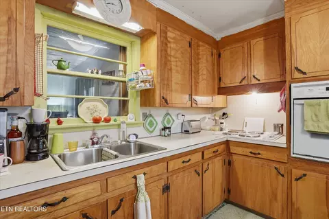 Kitchen - 415 N 1st Ave, Baxter, TN 38544 photo 4 of 4