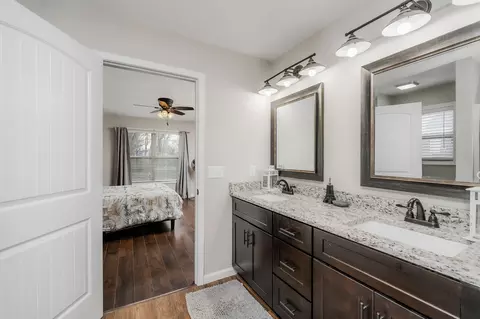 Bath - 260 Celeste Dr, Baxter, TN 38544 photo 2 of 3