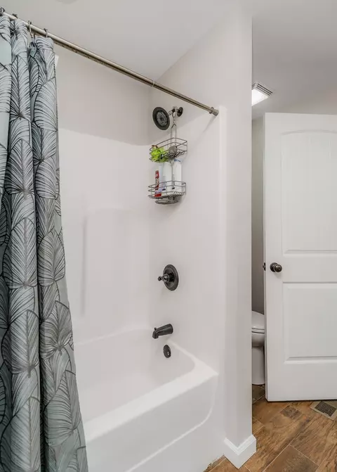 Bath - 260 Celeste Dr, Baxter, TN 38544 photo 3 of 3