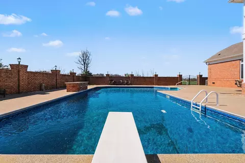 Exterior - 2844 Highway 52 E, Bethpage, TN 37022 photo 8 of 16