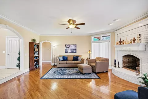 Living - 2844 Highway 52 E, Bethpage, TN 37022 photo 3 of 3