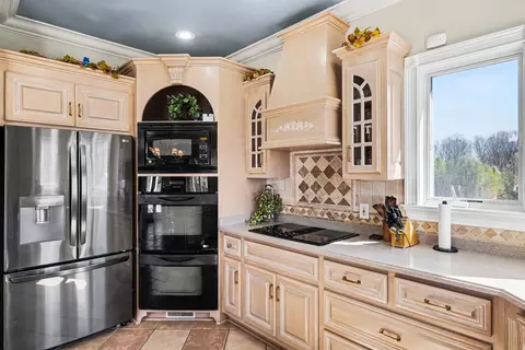 Kitchen - 2844 Highway 52 E, Bethpage, TN 37022 photo 2 of 5