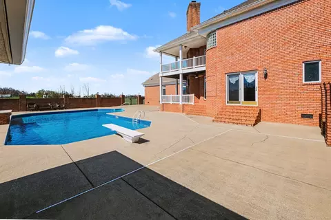 Exterior - 2844 Highway 52 E, Bethpage, TN 37022 photo 9 of 16