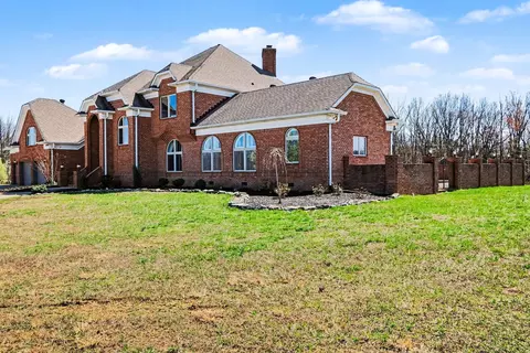 Exterior - 2844 Highway 52 E, Bethpage, TN 37022 photo 5 of 16