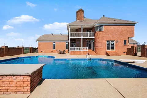 Exterior - 2844 Highway 52 E, Bethpage, TN 37022 photo 7 of 16