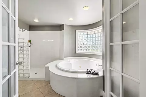 Bath - 2844 Highway 52 E, Bethpage, TN 37022 photo 5 of 8