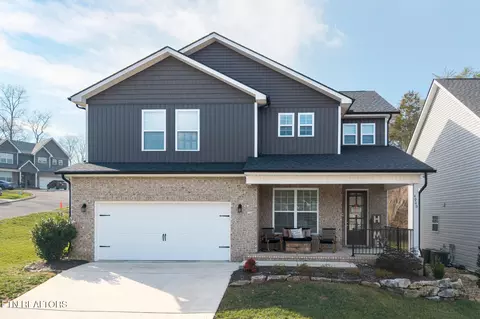 4949 Creek Bank Dr, Knoxville, TN 37920