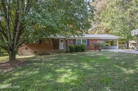 135 Edgewood Heights Ln, Powell, TN 37849
