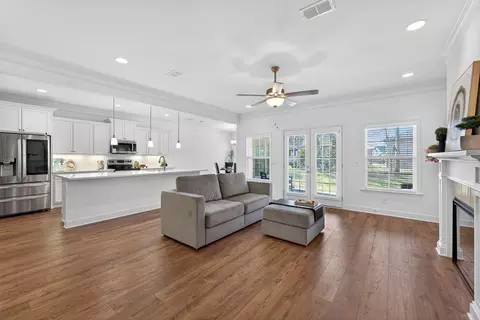 2408 Stonecenter Ln, Murfreesboro, TN 37128