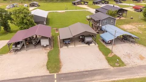 1038 Wc Pickett, Clifton, TN 38425