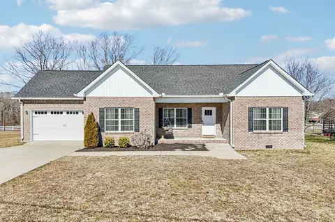 1135 High Lake Dr, Dickson, TN 37055