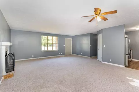 Living - 2104 Wolfe Rd, White Bluff, TN 37187 photo 3 of 4