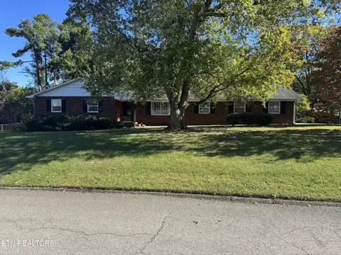 128 Essex Dr, Knoxville, TN 37922