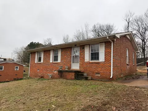 110 S Oak Dr, Collinwood, TN 38450