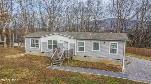 2744 Maplecrest Ln, Sevierville, TN 37876