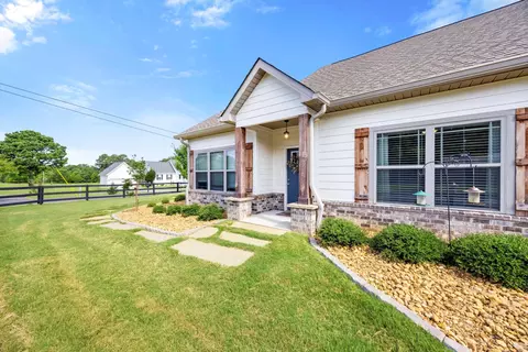 8 Maddox Ln, Chatsworth, GA 30705