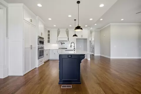 Kitchen - 1561 John Sharp Rd, Spring Hill, TN 37174 photo 4 of 10