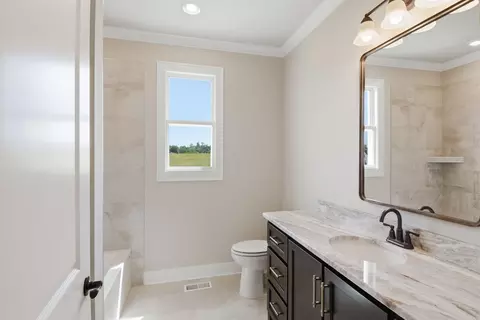 Bath - 1561 John Sharp Rd, Spring Hill, TN 37174 photo 8 of 12