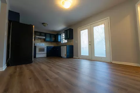 Living - 1102 Falling Tree Ct, Murfreesboro, TN 37130 photo 4 of 6