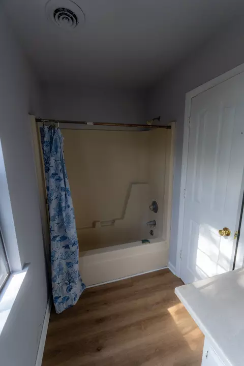 Bath - 1102 Falling Tree Ct, Murfreesboro, TN 37130 photo 6 of 6