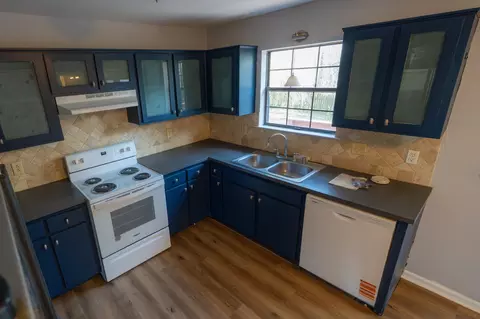 Kitchen - 1102 Falling Tree Ct, Murfreesboro, TN 37130 photo 2 of 2